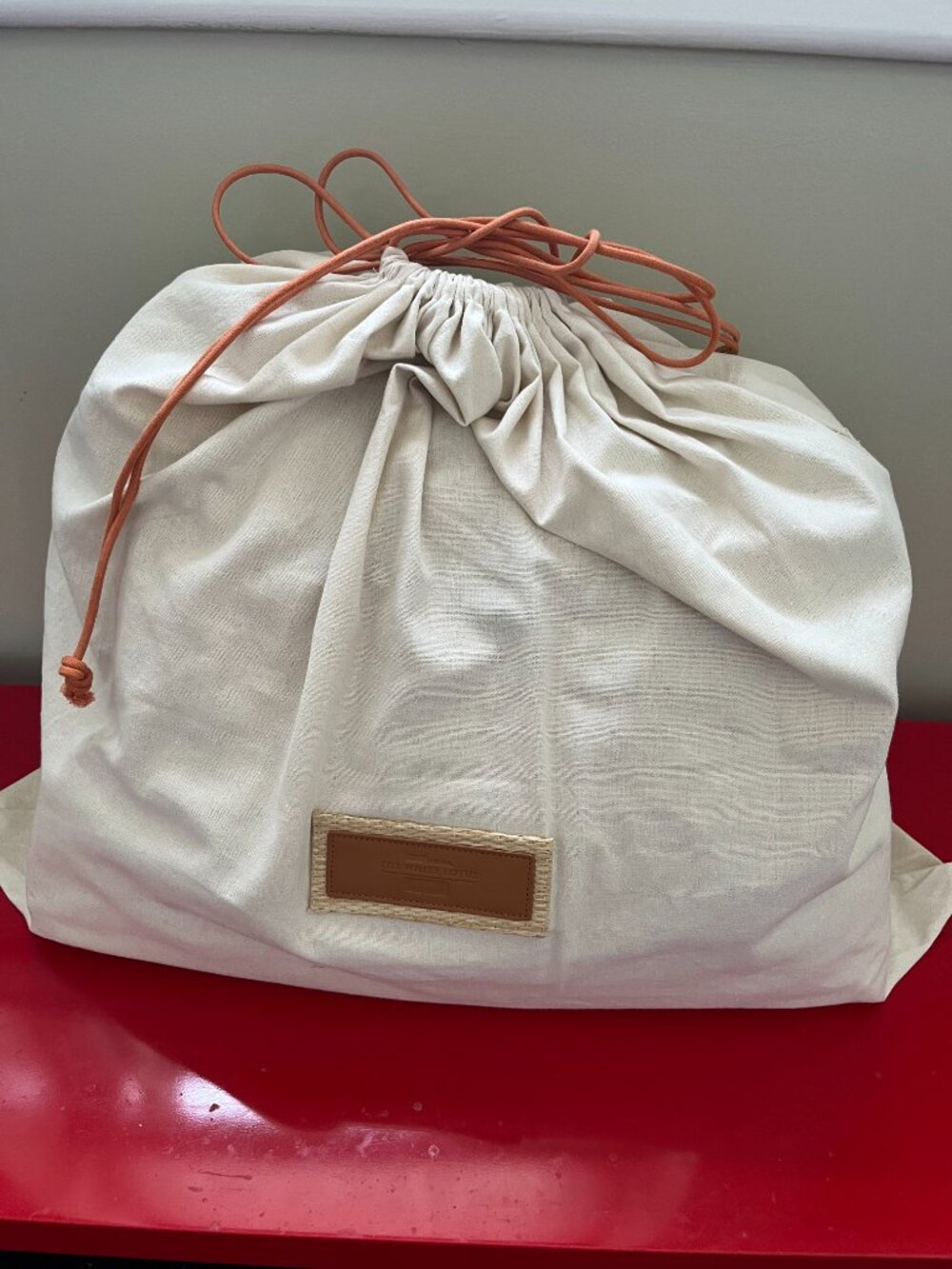 BNWT AWAY x white lotus weekender - Picture 1 of 4